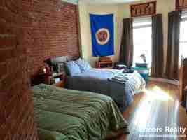 featured image of 526 Harvard St #1