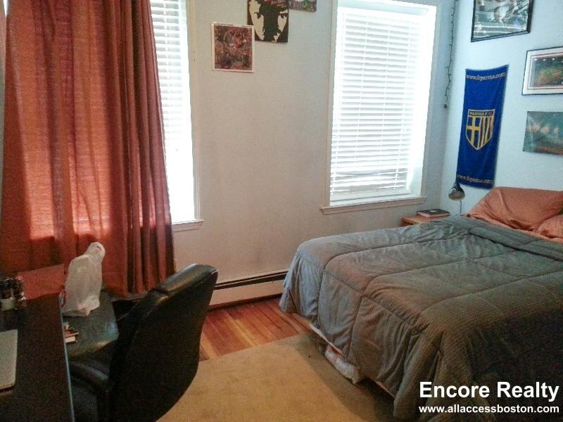 526 Harvard St #1 - Photo 2 of 20