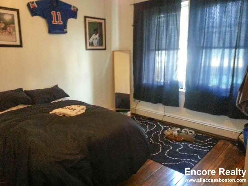 526 Harvard St #1 - Photo 3 of 20