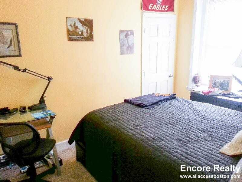 526 Harvard St #1 - Photo 4 of 20
