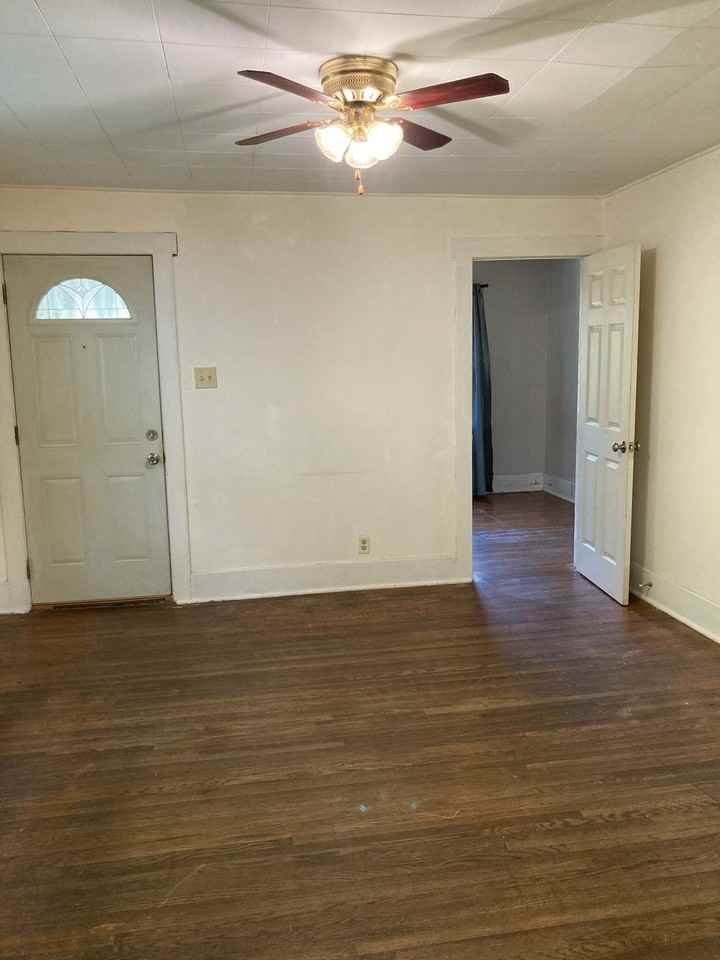 113 E 7th St #NA - Photo 3 of 15