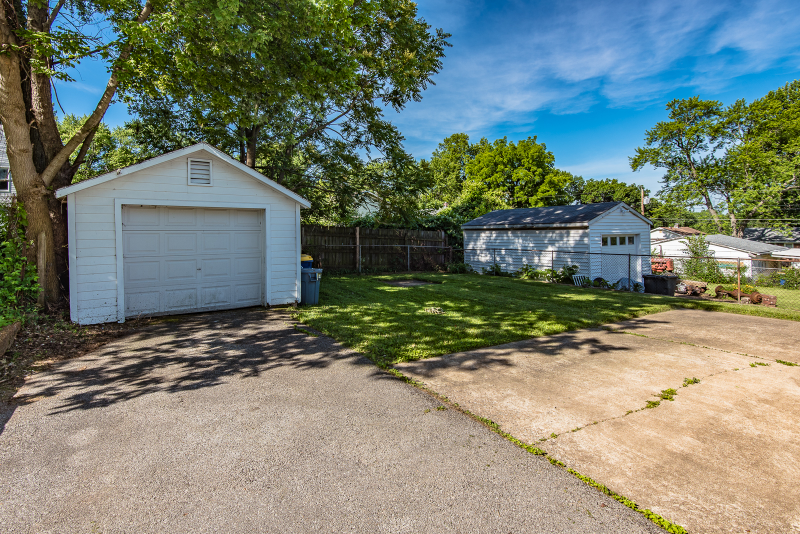 9430 Chester Ave - Photo 3 of 42