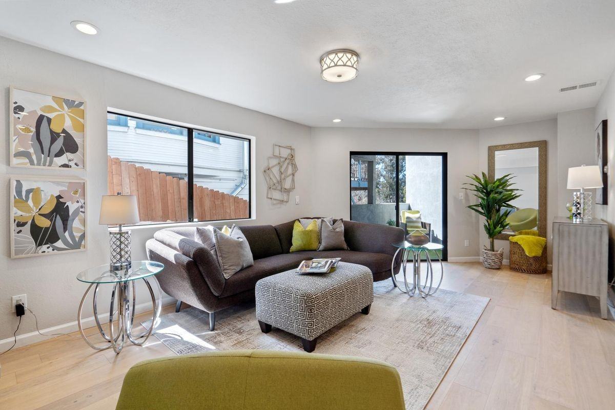 4033 Lincoln Ave - Photo 2 of 15