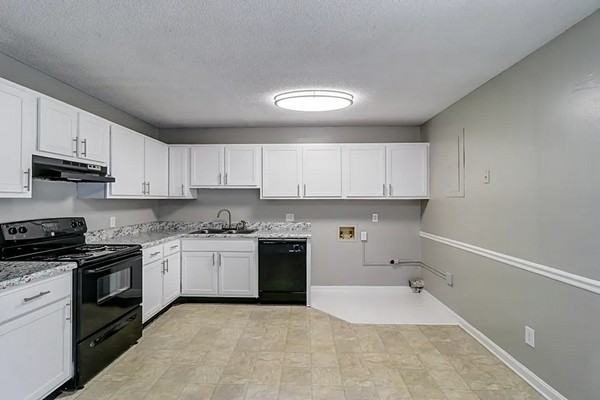 Plaza Place Apartments - Photo 4 of 30