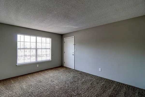 Plaza Place Apartments - Photo 5 of 30