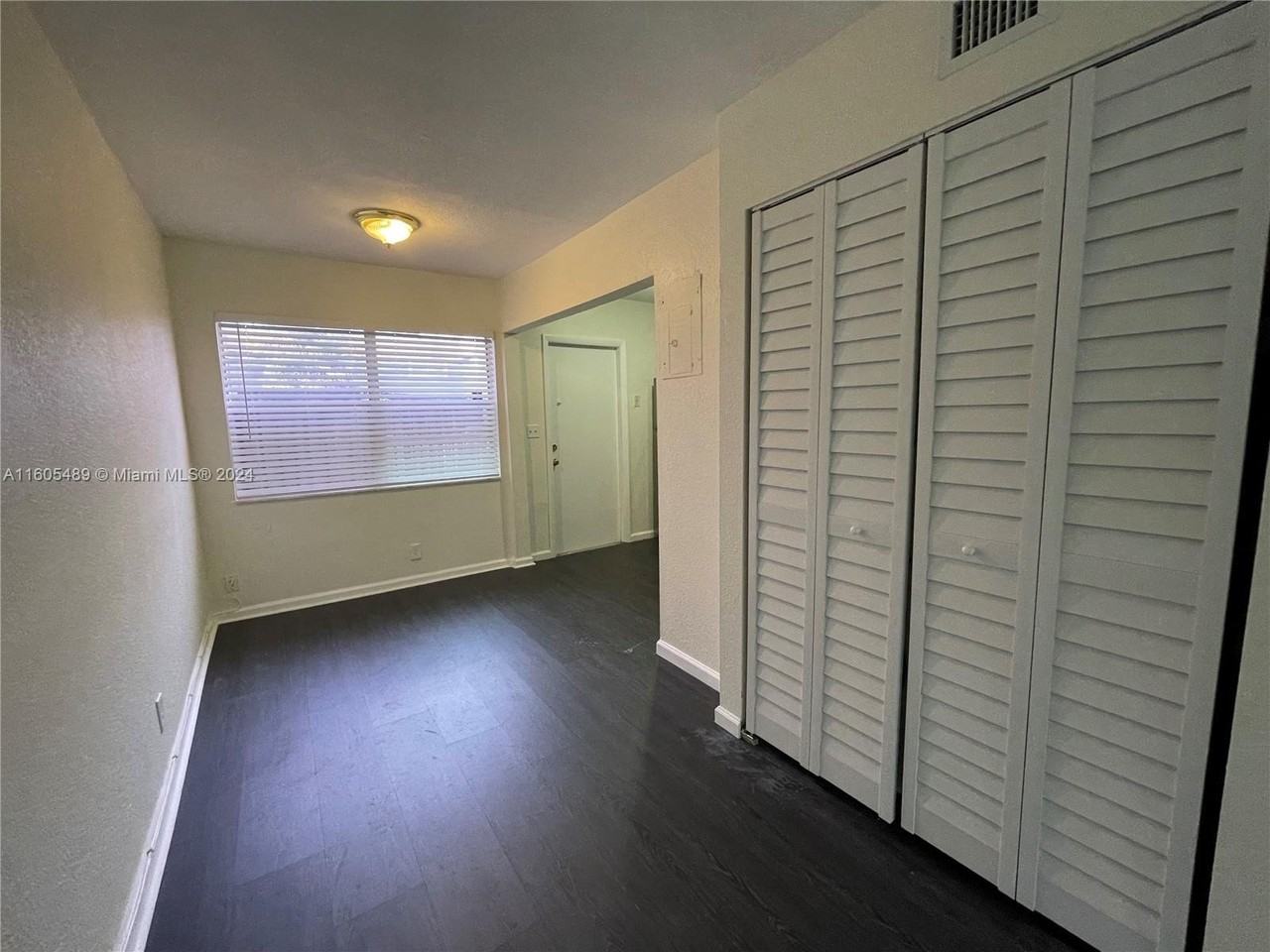 4803 Nw 9th Dr #4803 - Photo 3 of 8