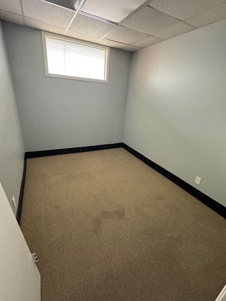 545 W Main St - Photo 4 of 6