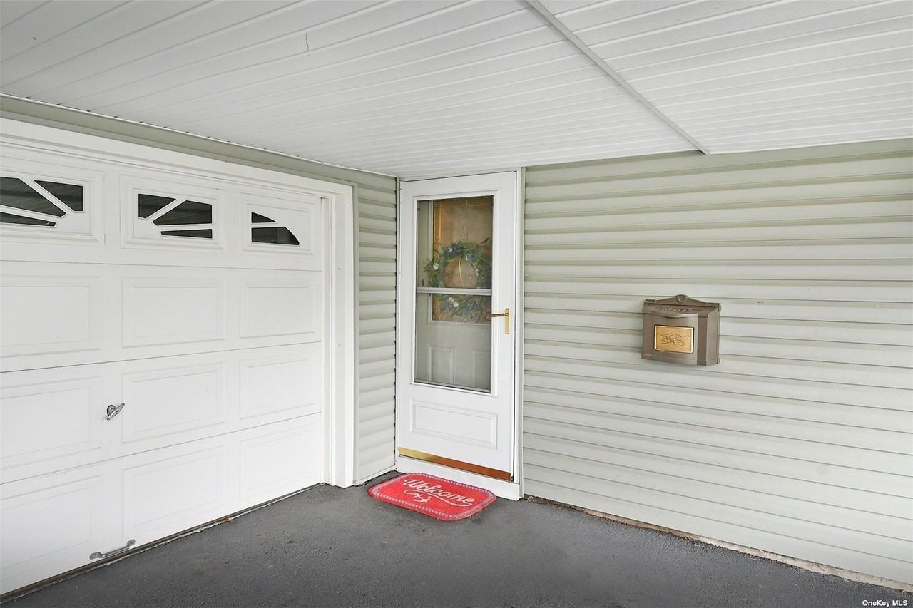 176 E Cabot Ln - Photo 3 of 23