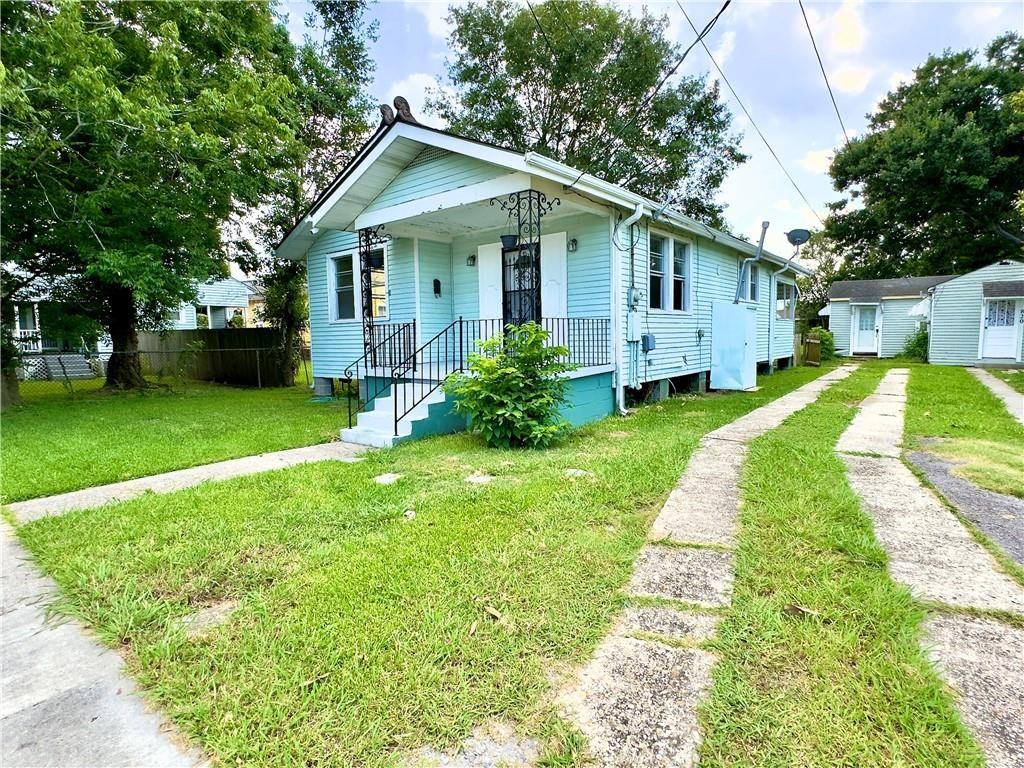 822 Dolhonde St - Photo 2 of 24