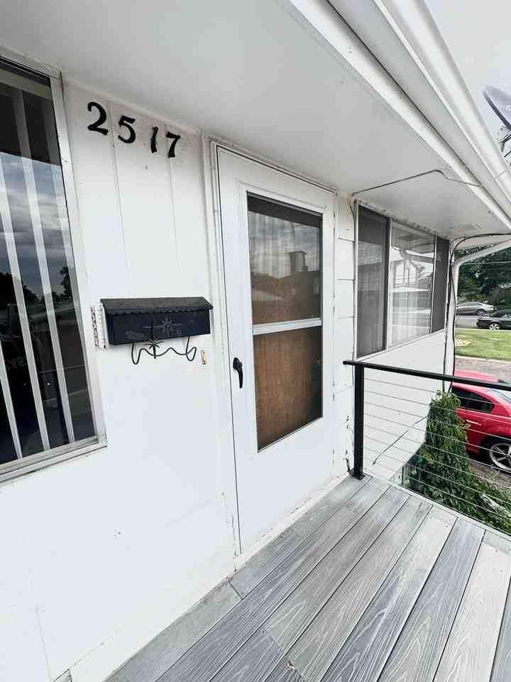 2517 N Garfield Ave - Photo 4 of 15