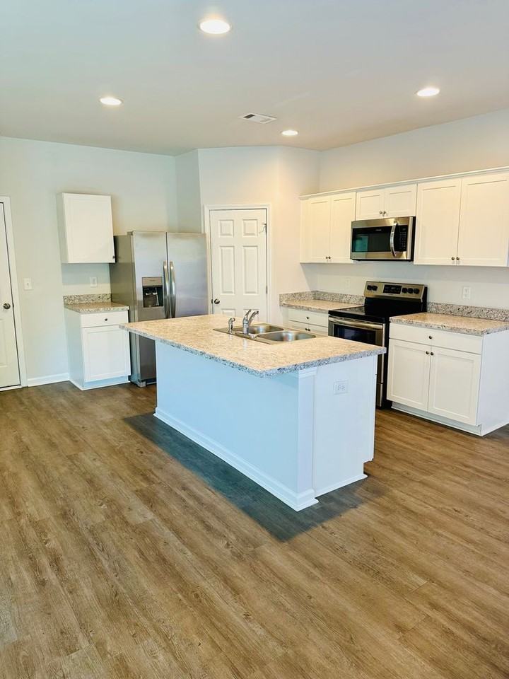 12596 Waterbury Way - Photo 7 of 14