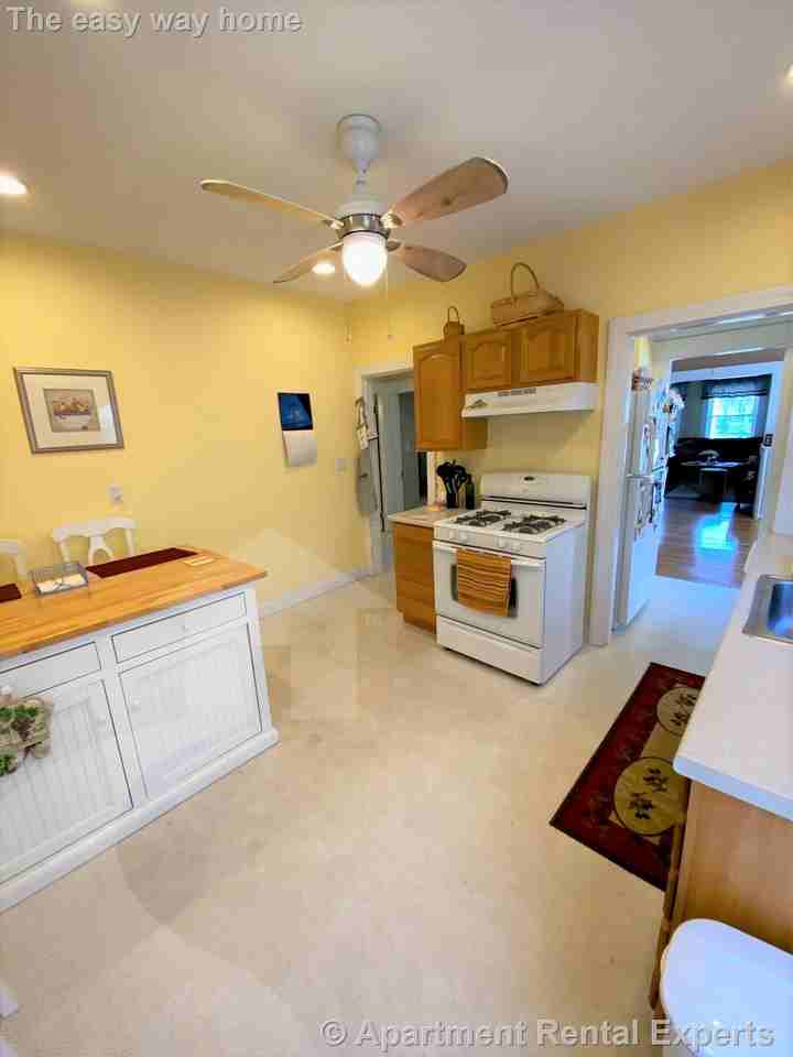 1096 Fellsway #1 - Photo 3 of 11