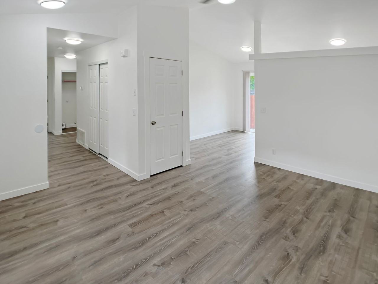 5140 N Abbey Ct - Photo 2 of 11