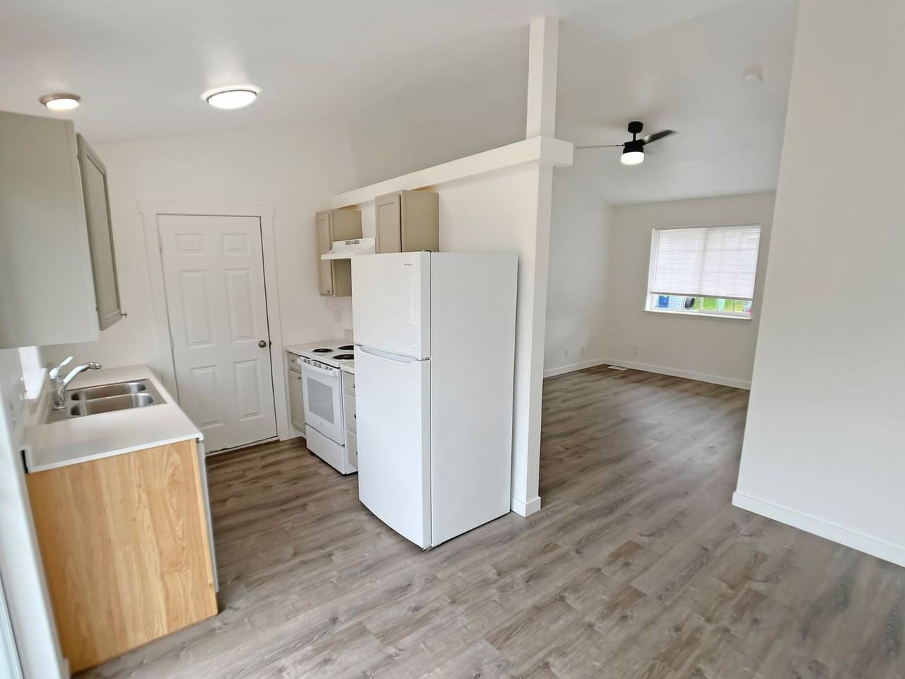 5140 N Abbey Ct - Photo 3 of 11