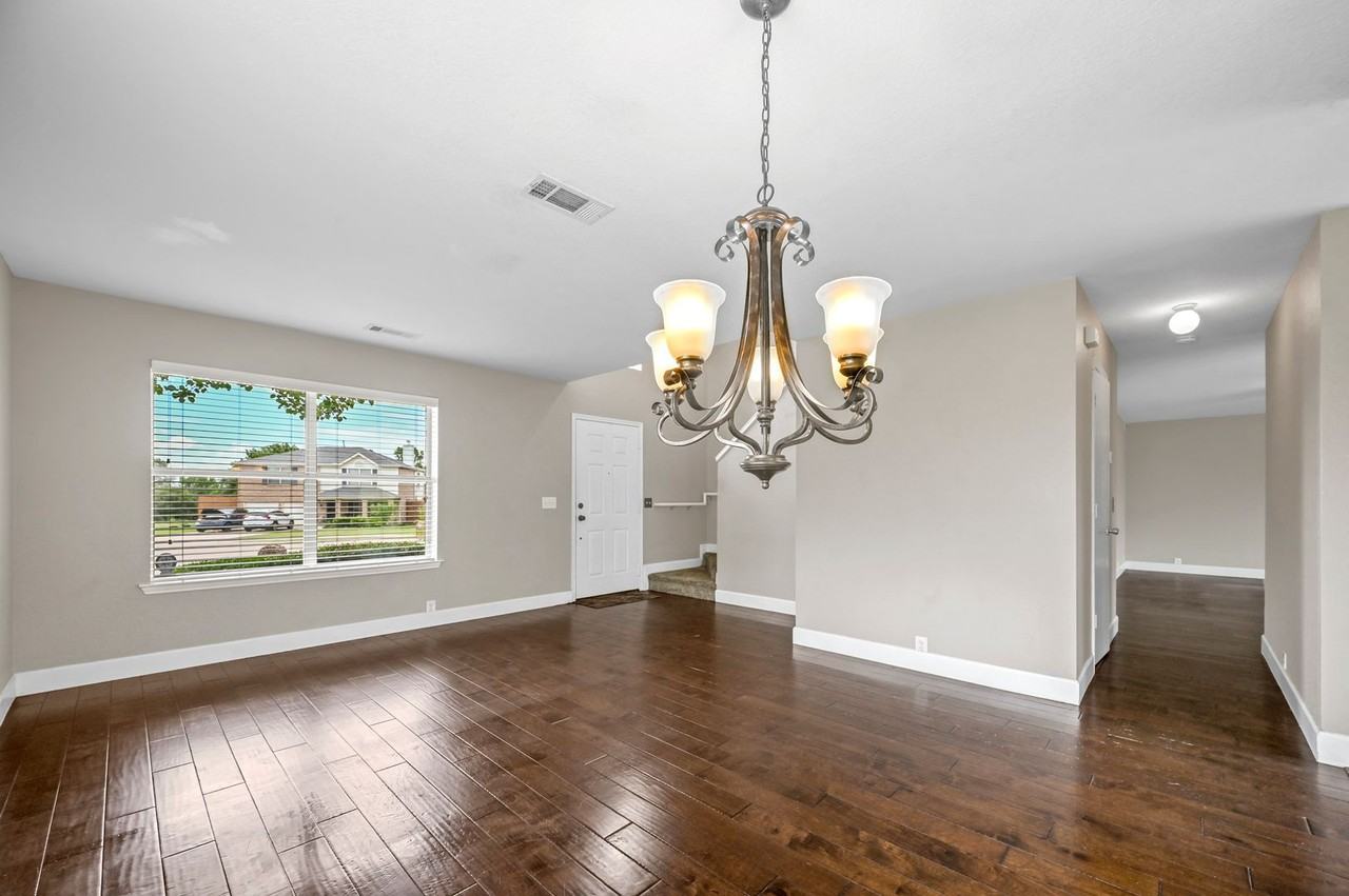 2504 Deer Run Ct - Photo 3 of 27