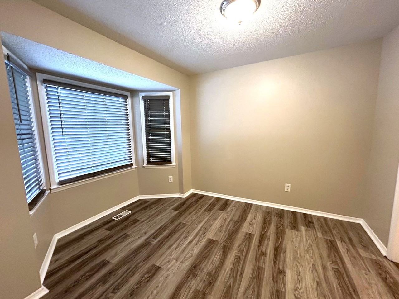 WAYN5308 - Photo 3 of 6