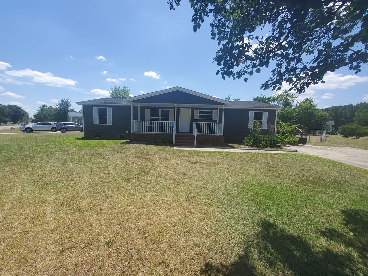 2001 Mcguire Dr - Photo 2 of 27