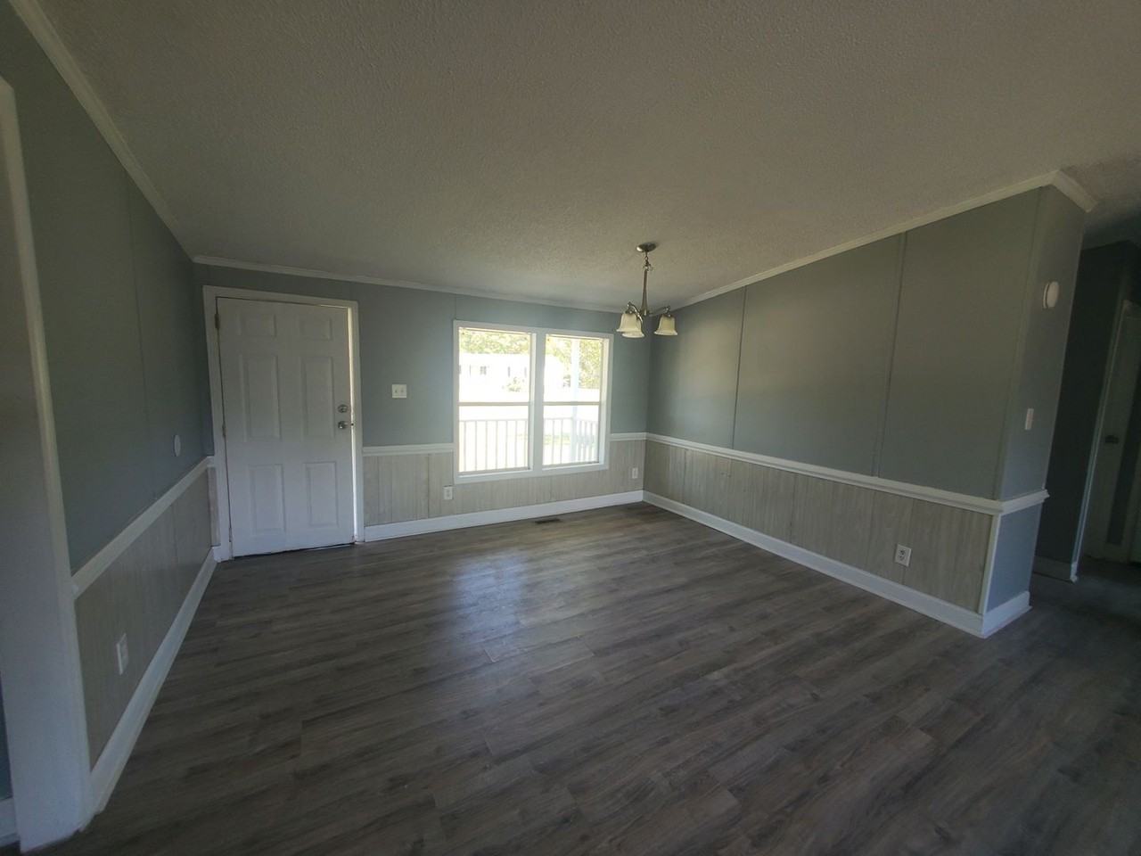 2001 Mcguire Dr - Photo 4 of 27