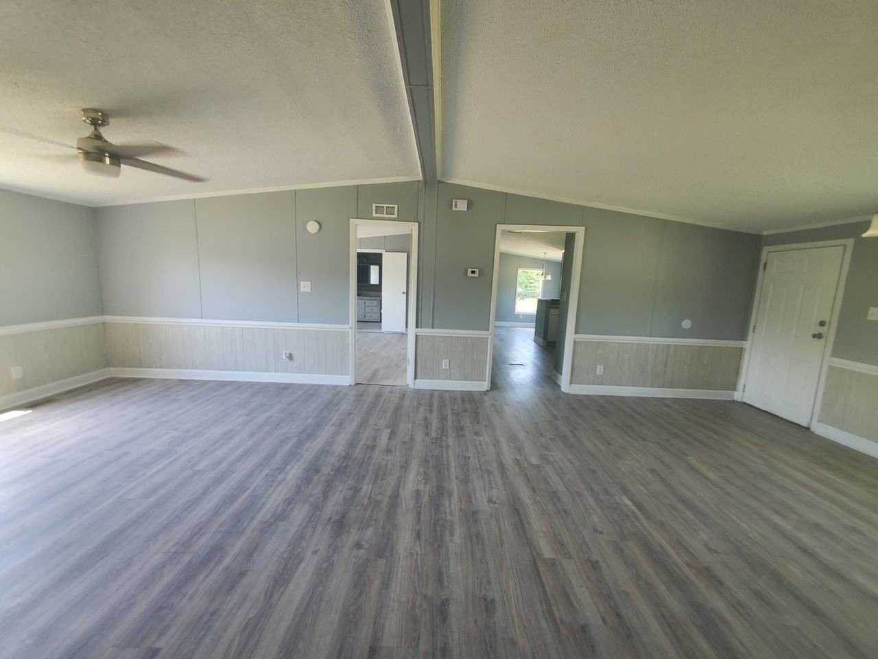 2001 Mcguire Dr - Photo 5 of 27