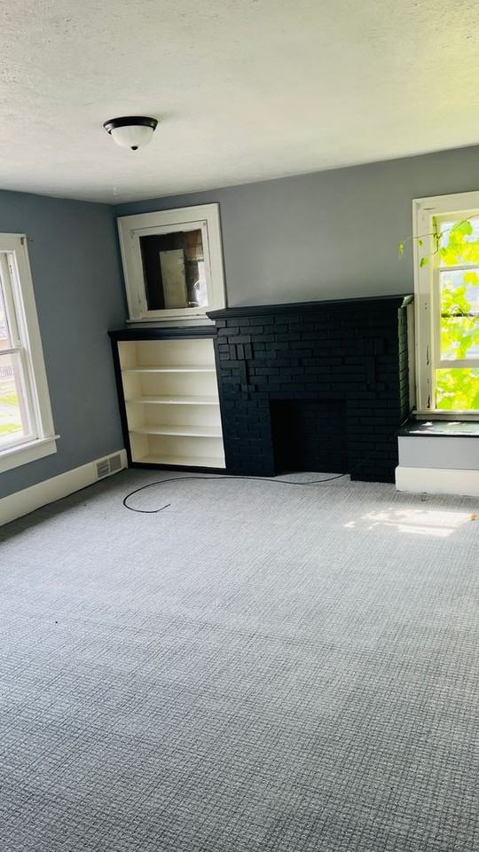 206 1/2 Park Ave - Photo 2 of 6