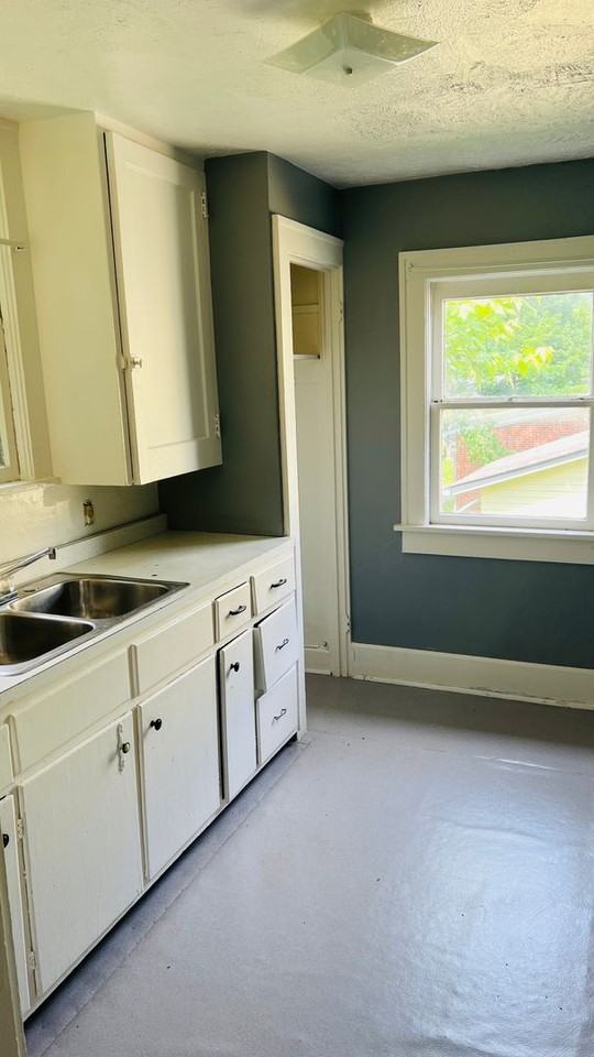 206 1/2 Park Ave - Photo 3 of 6