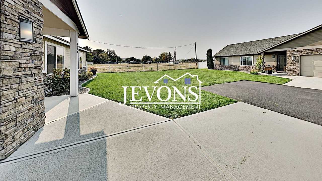 8152 Westbrook Ave - Photo 3 of 46