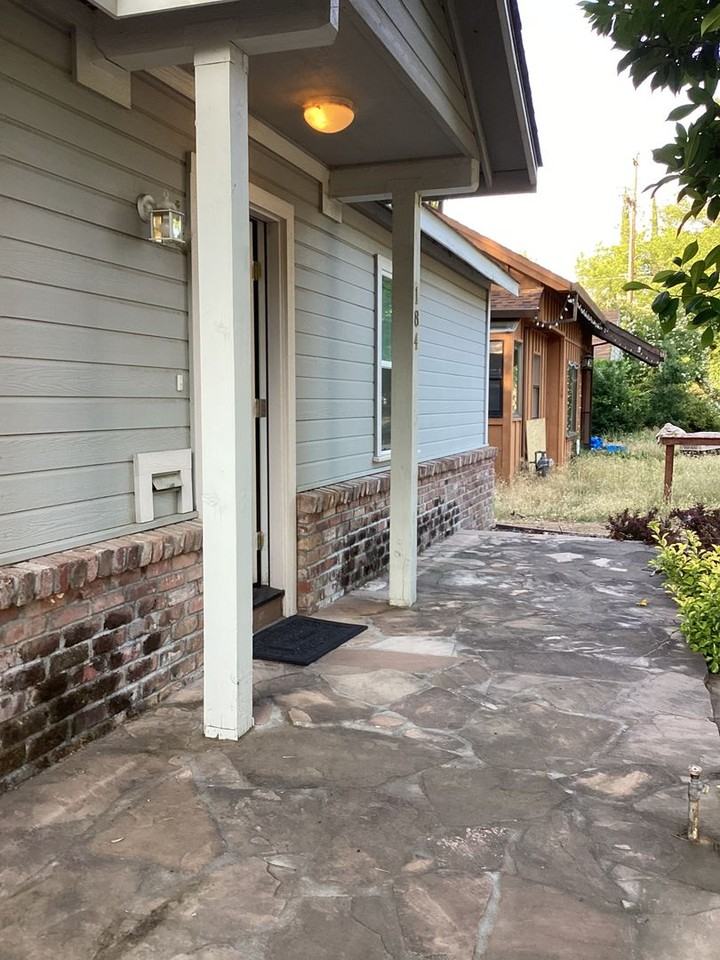 184 E Washington Ave - Photo 2 of 18