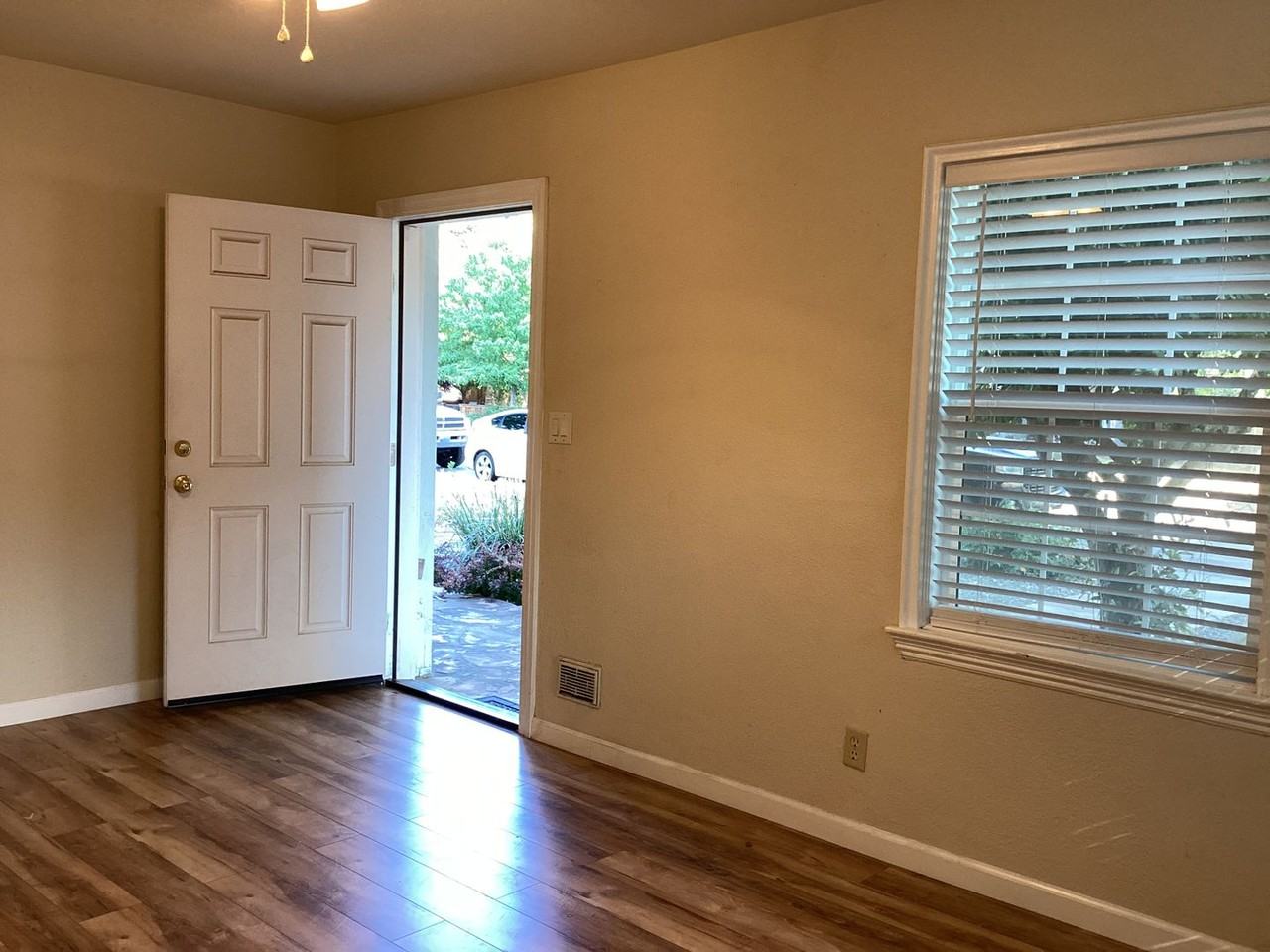 184 E Washington Ave - Photo 3 of 18