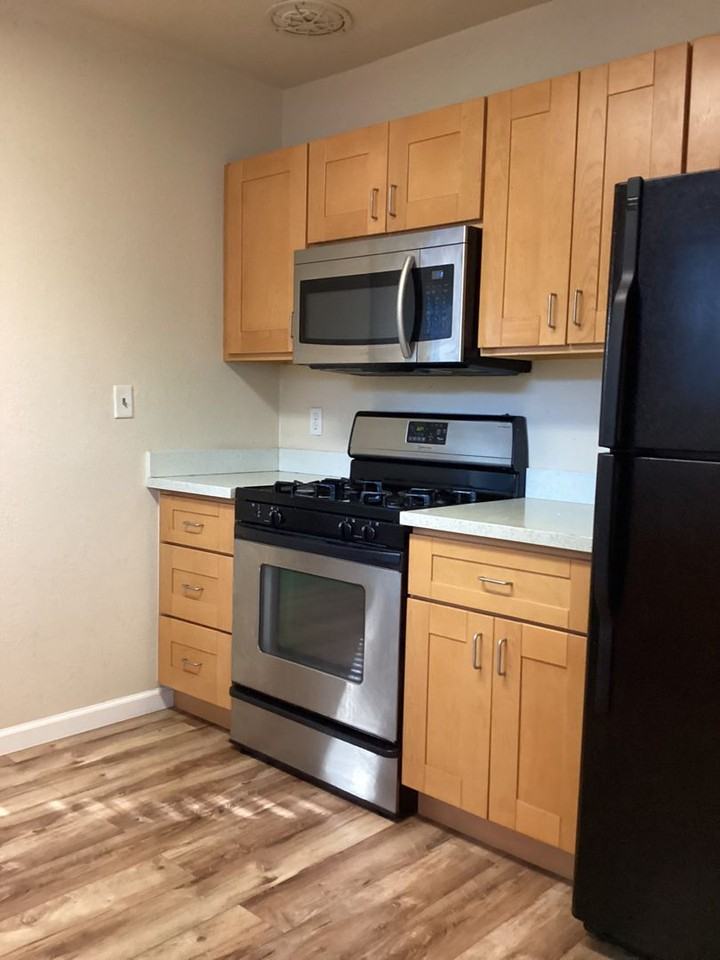 184 E Washington Ave - Photo 6 of 18