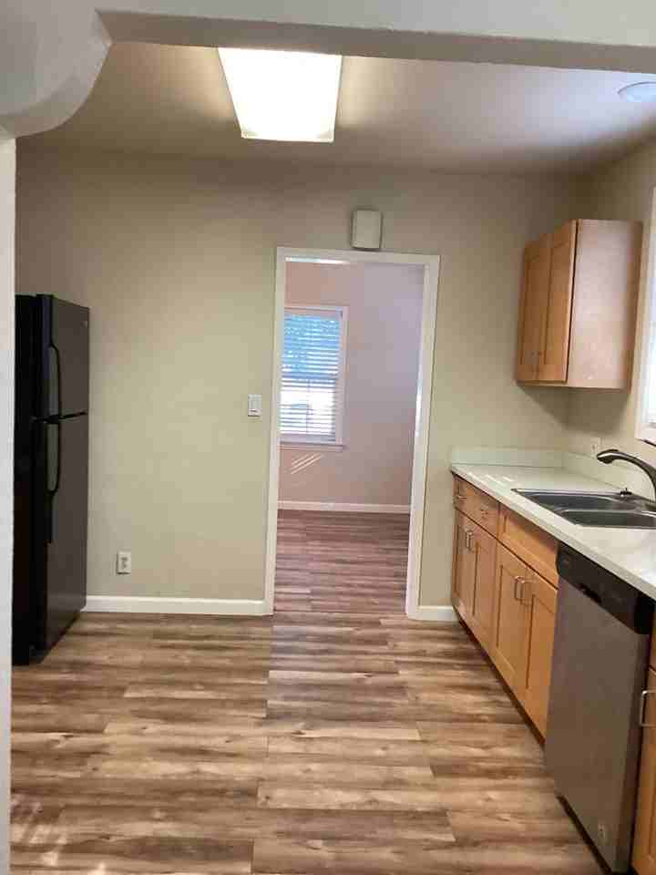 184 E Washington Ave - Photo 7 of 18