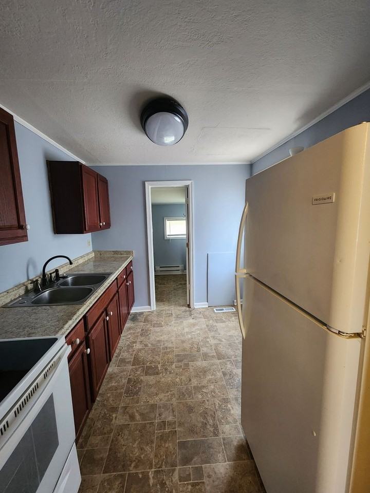 326 Clinton St - Photo 3 of 15