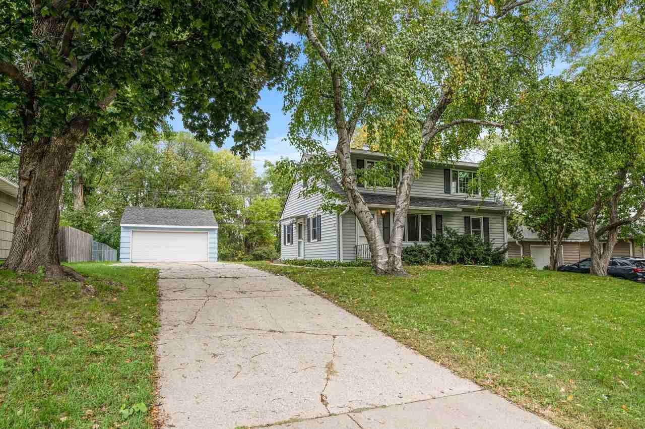 1711 Rose Pl - Photo 2 of 33