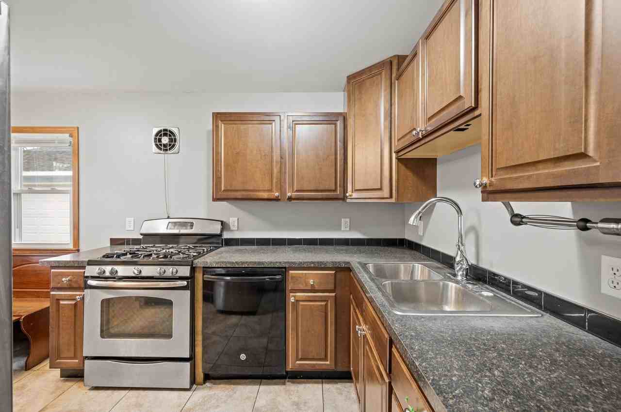 1711 Rose Pl - Photo 3 of 33