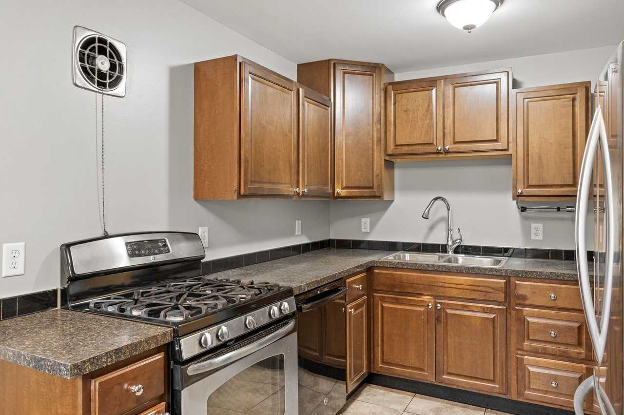 1711 Rose Pl - Photo 4 of 33