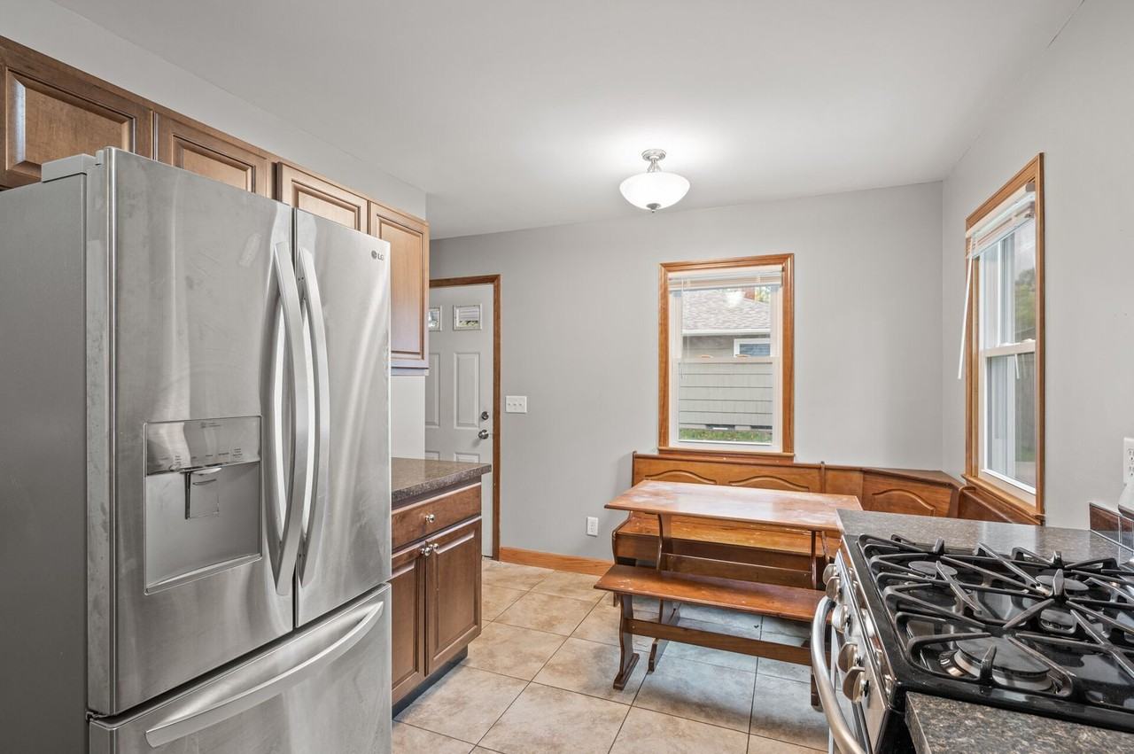 1711 Rose Pl - Photo 7 of 33