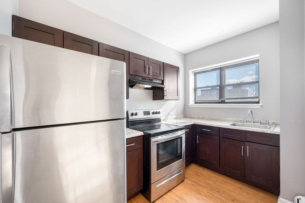 6811 South Paxton Ave - Photo 2 of 5