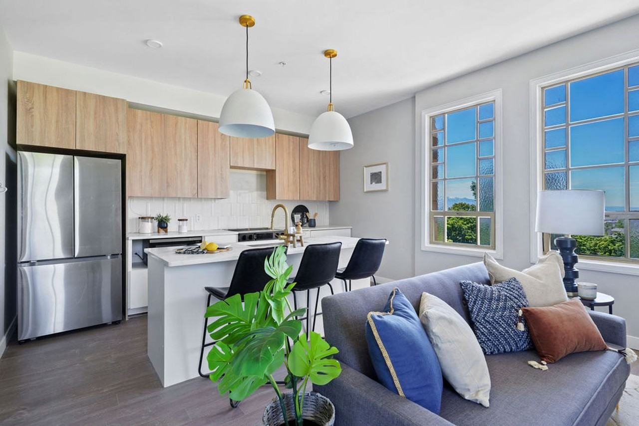 Welcome to The Burton! This beautifully renovated former meeting house is located at the foot of Presidents' Circle. - Photo 6 of 22