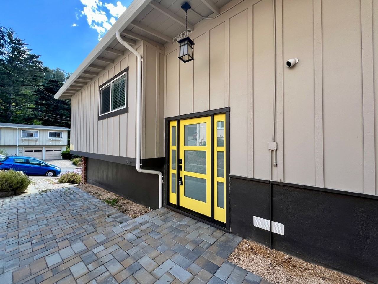 1055 Barcelona Dr - Photo 2 of 28