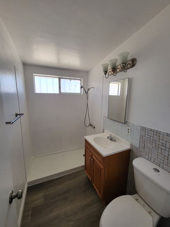 987 J St - Photo 7 of 13