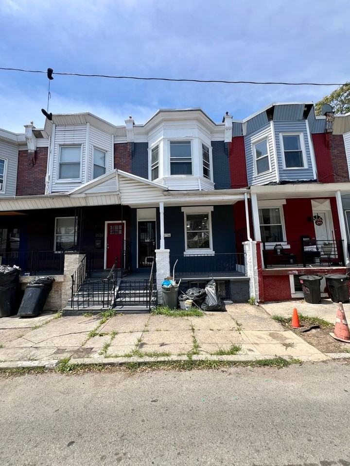 1532 S Lindenwood St - Photo 2 of 18