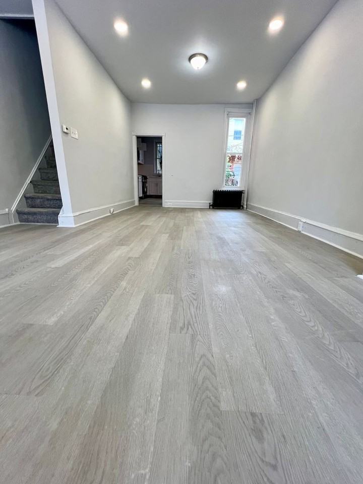 1532 S Lindenwood St - Photo 3 of 18