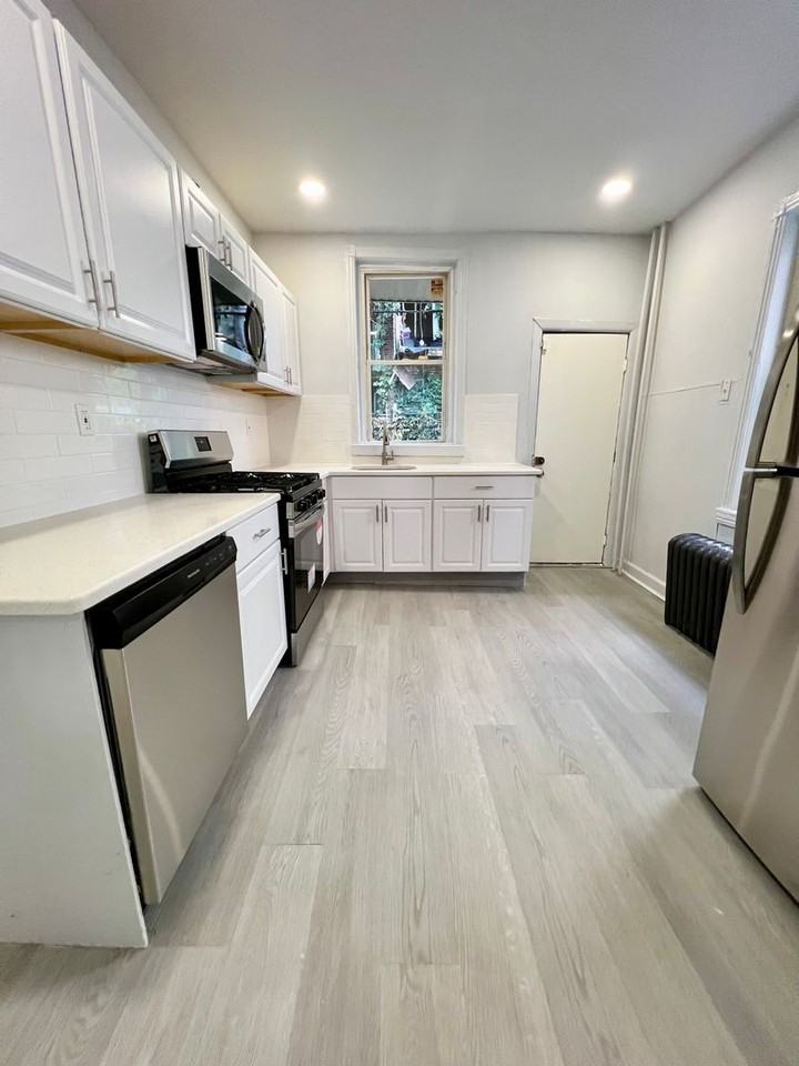 1532 S Lindenwood St - Photo 5 of 18