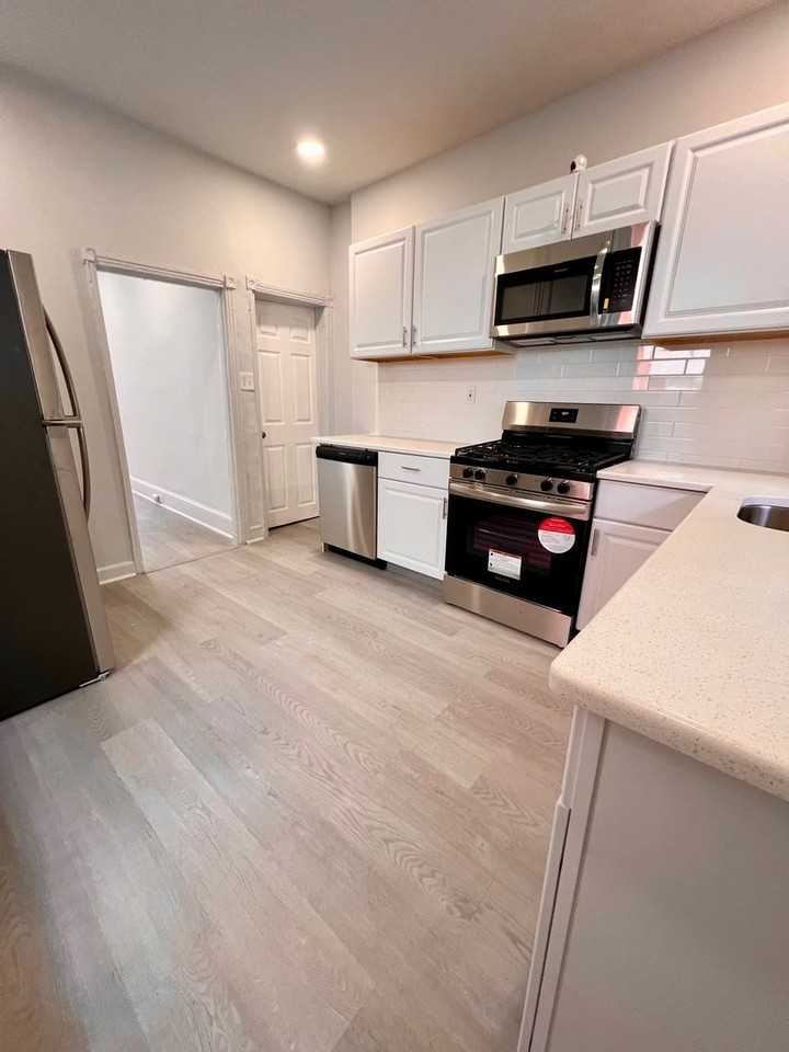 1532 S Lindenwood St - Photo 7 of 18