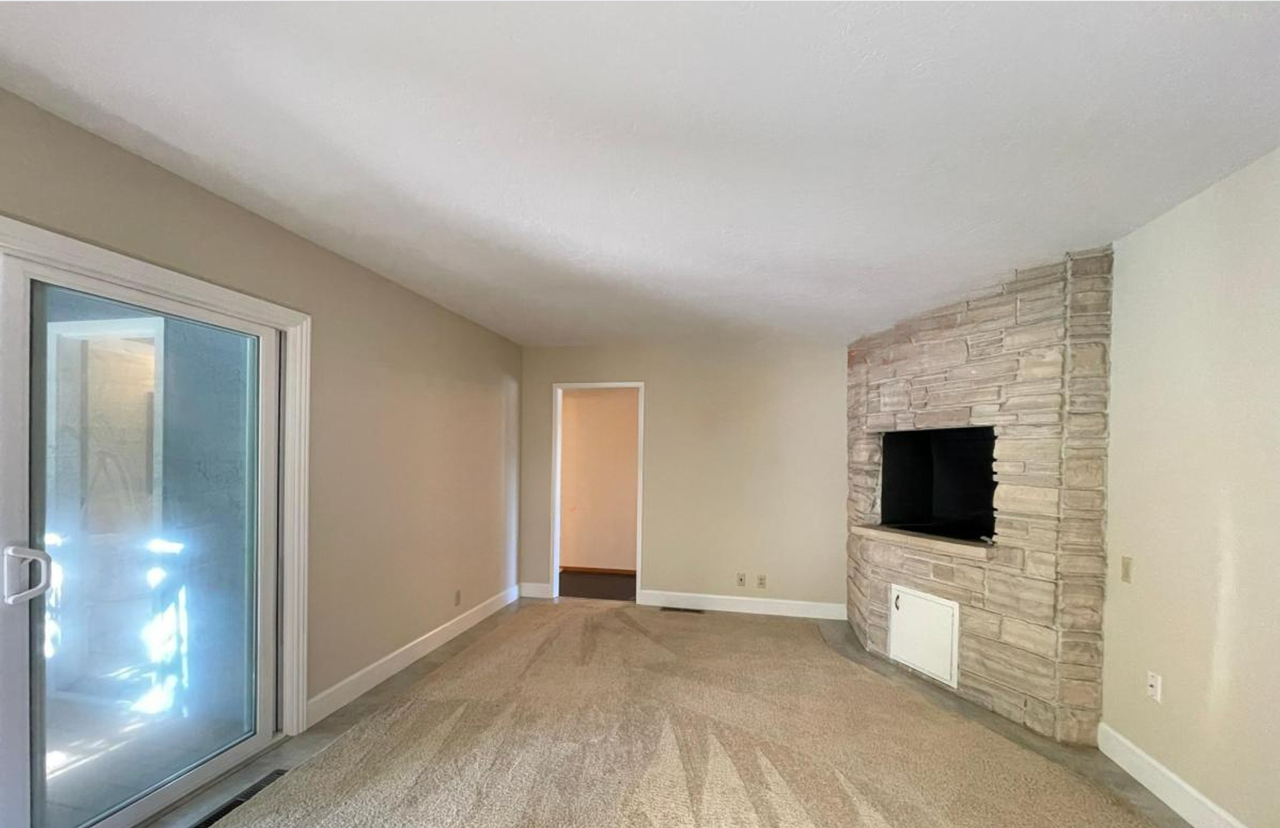 13110 Ten Oak Way - Photo 3 of 20