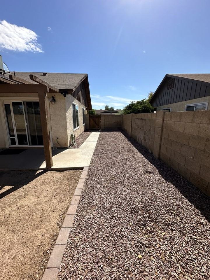 2033 S Las Palmas - Photo 2 of 16