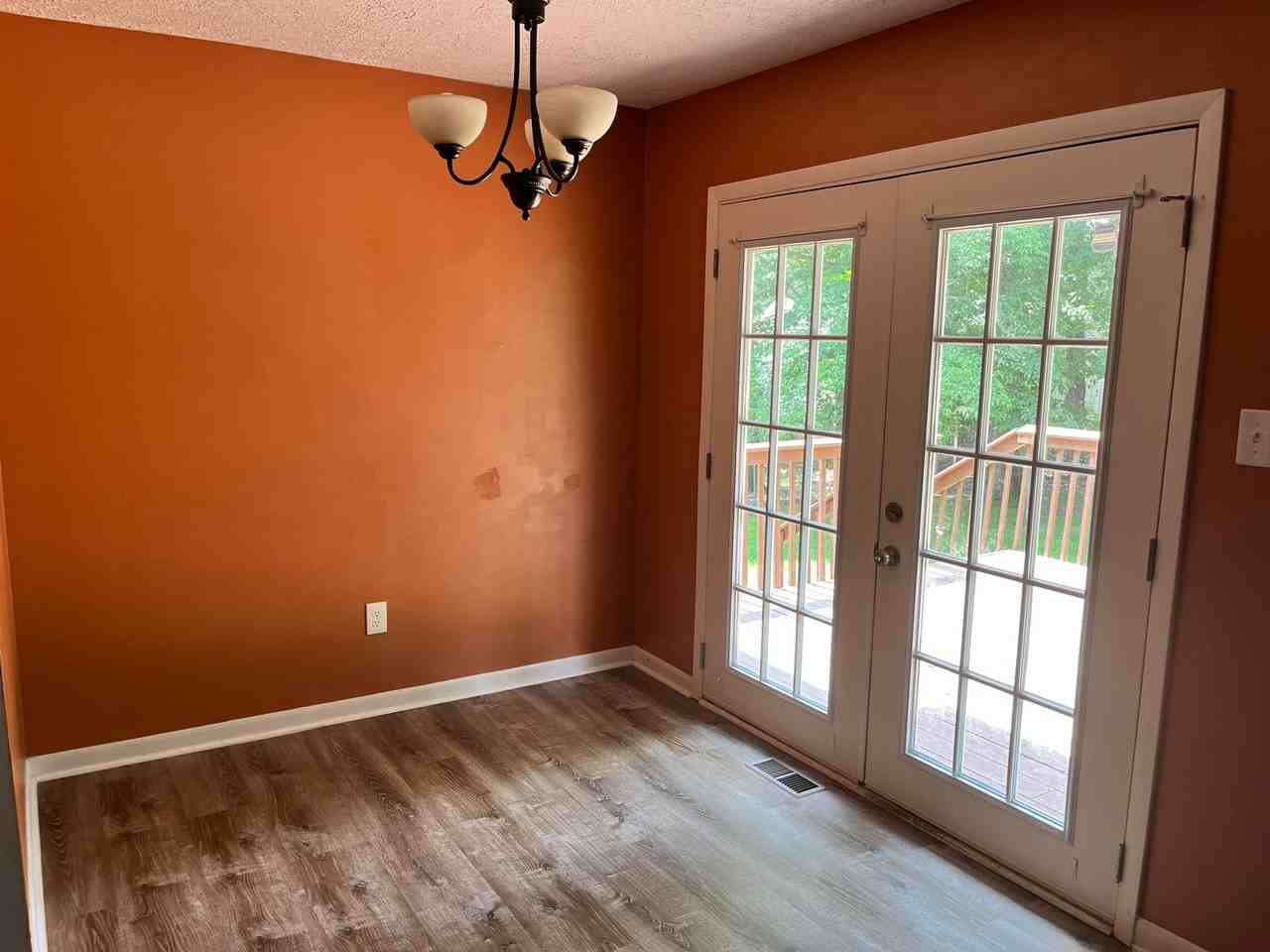 7621 Hawthorne Dr - Photo 3 of 14
