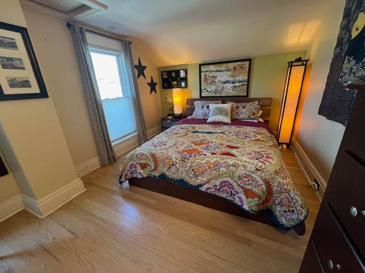 1533 Dempster St - Photo 5 of 31