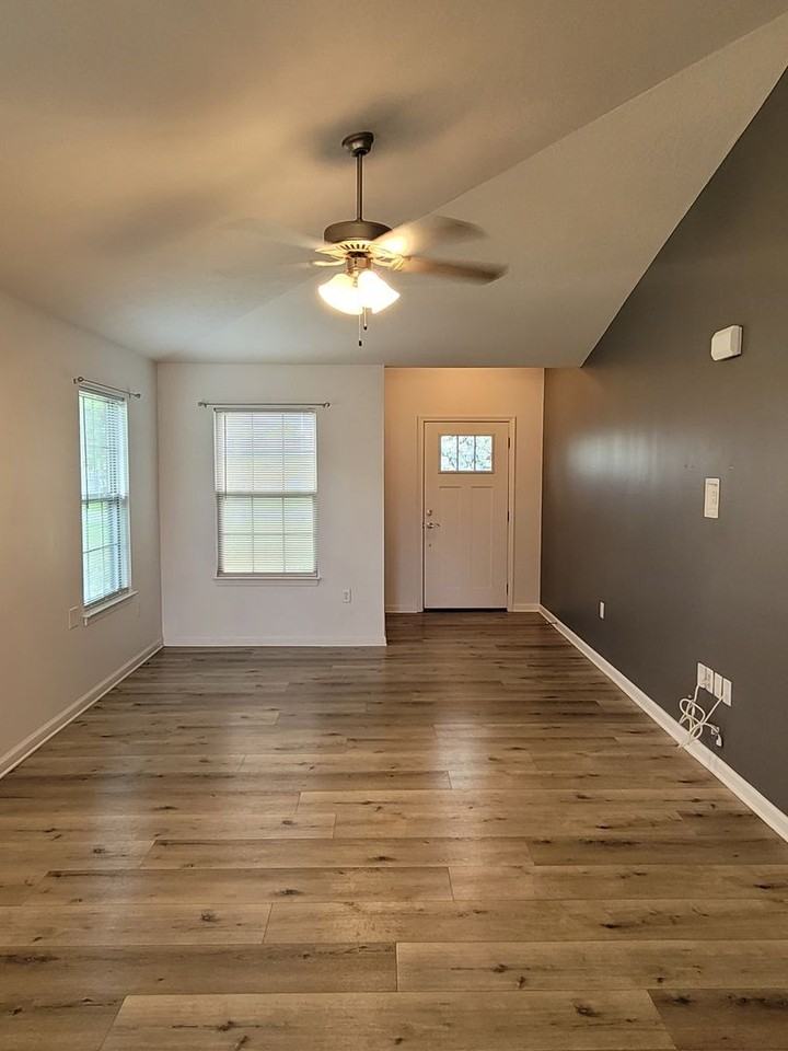 3326 Ten Acre Rd - Photo 3 of 25