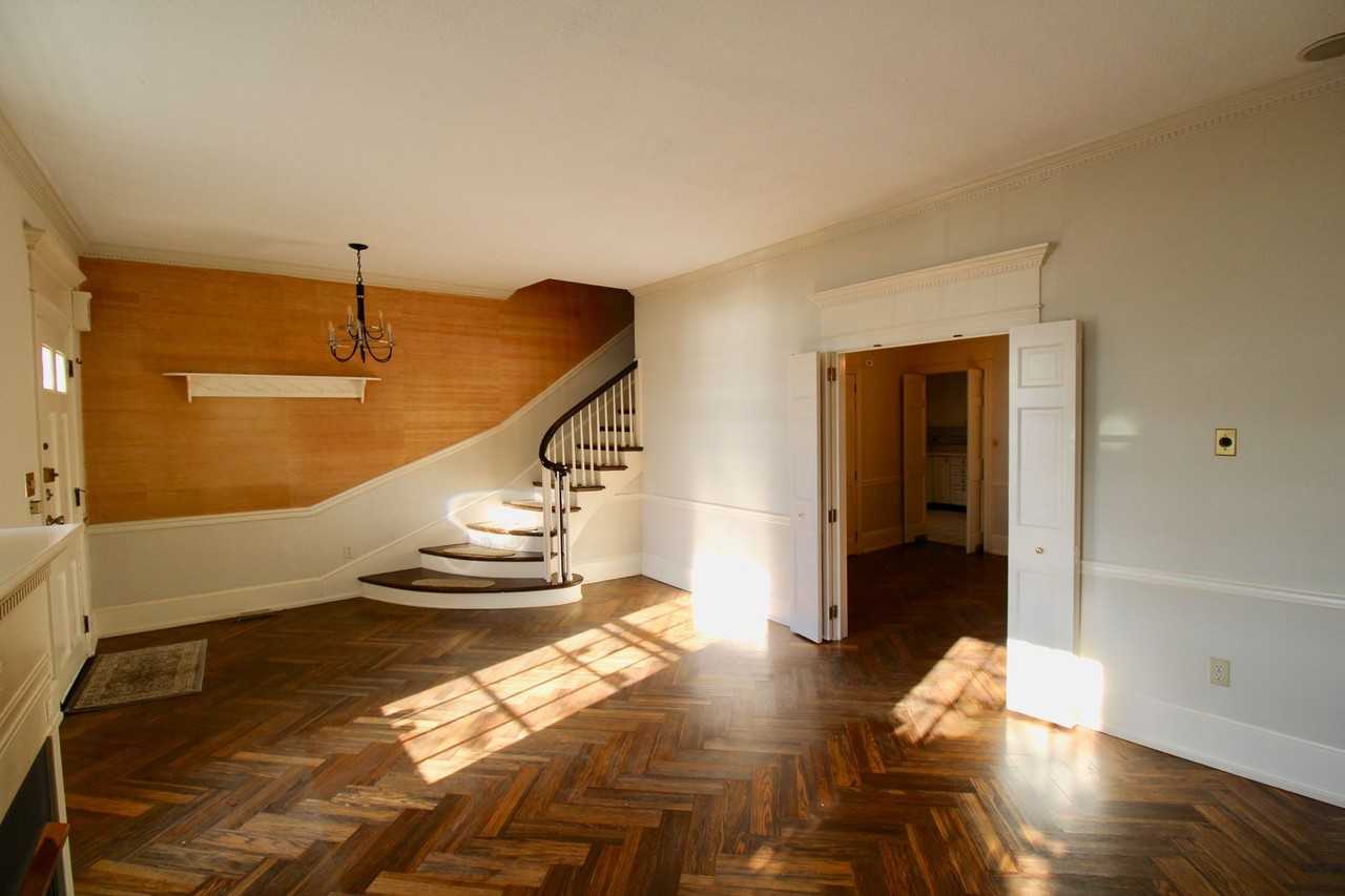 631 S Front St - Photo 2 of 14