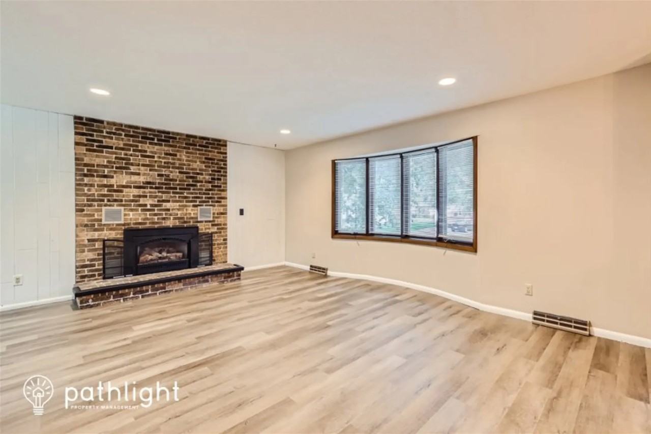 907 6th St Se - Photo 2 of 21